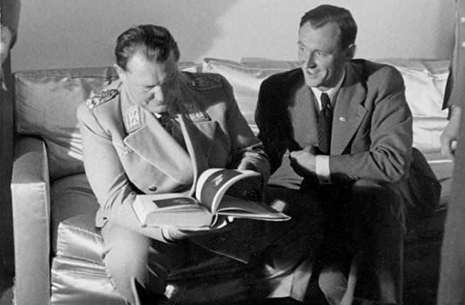 Lohse and Göring sitting on couch
