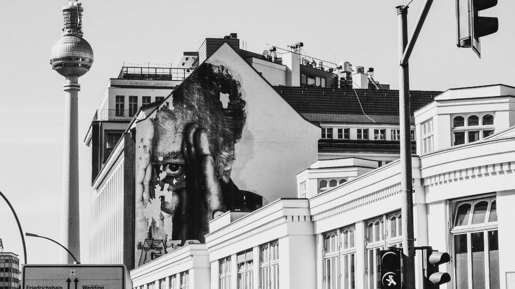 FAQ - Fixer - Germany - Berlin - mobile Berlin skyline with grafitti